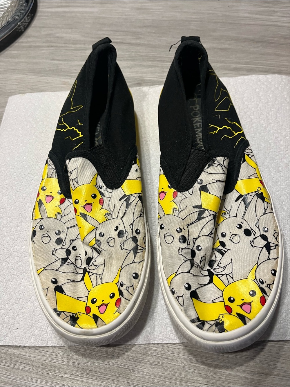 Pokemon Pikachu Canvas Slip On  Shoes Men's Size 8 1/2 Ground Up